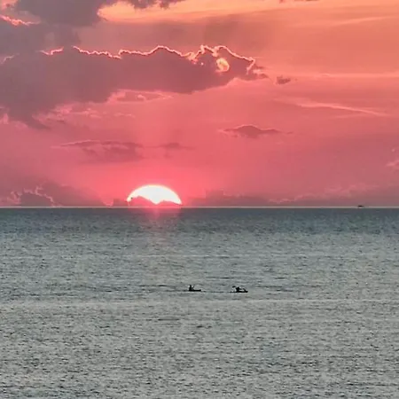 Sunset Bay Torre Suda