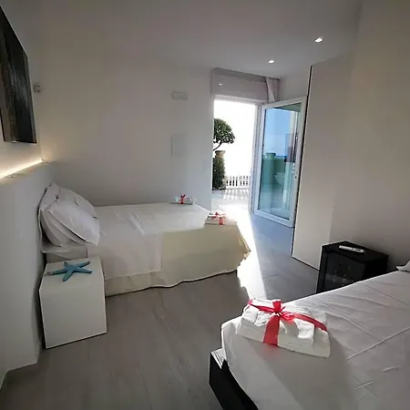 Sunset Bay Bed & Breakfast 4*